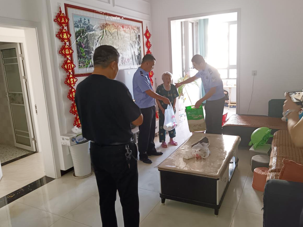 枣山街道开展走访困难户及爱心助残慰问活动