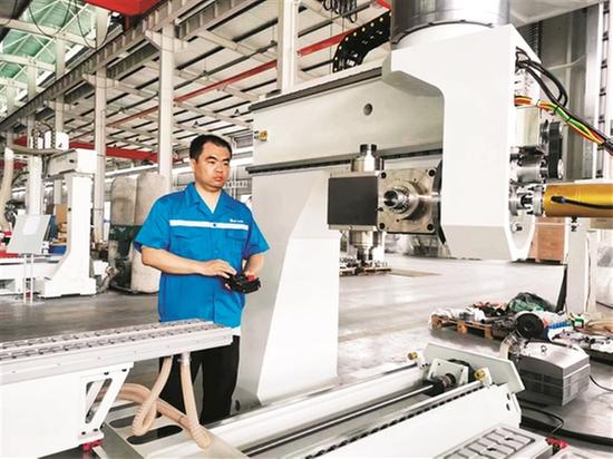 青神科技工作者张自鹏：在科研道路上勇攀高峰