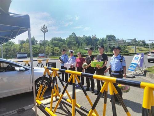 眉山天府公安检查站：夏日里的浓浓警民情