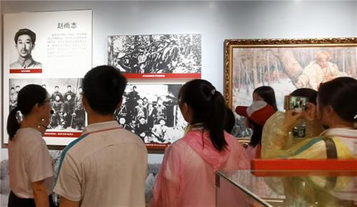 铭记光辉历史 争做时代新人