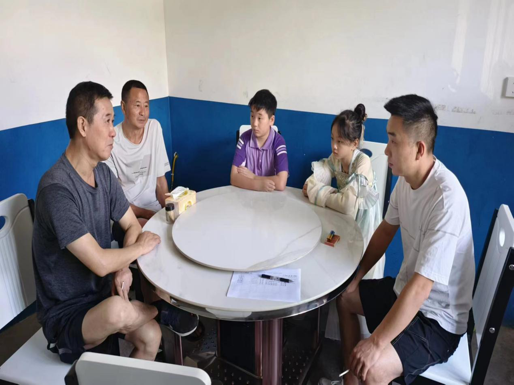 南江县元潭镇小学开展暑期大家访活动