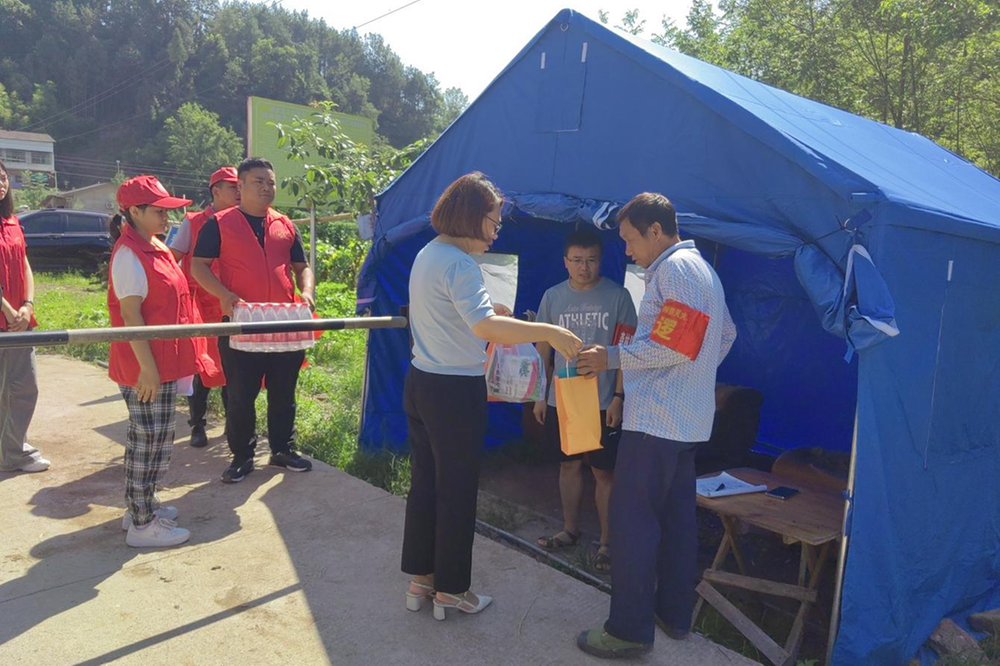 邻水县：高温“送清凉”  关爱润心田