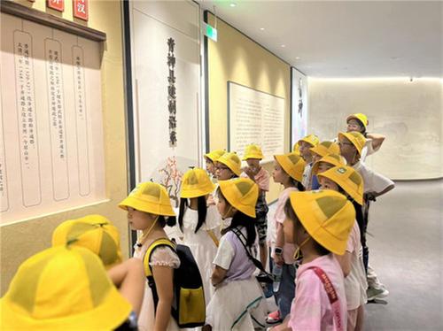 青神儿童公益研学走进苏母祠