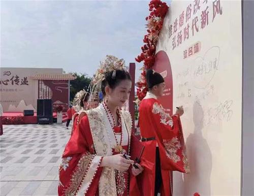 仁寿县：举行集体婚礼 弘扬时代新风