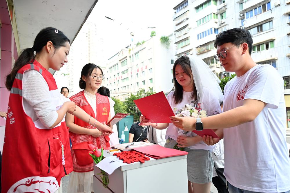 东兴区：浪漫“七夕” 我们的节日