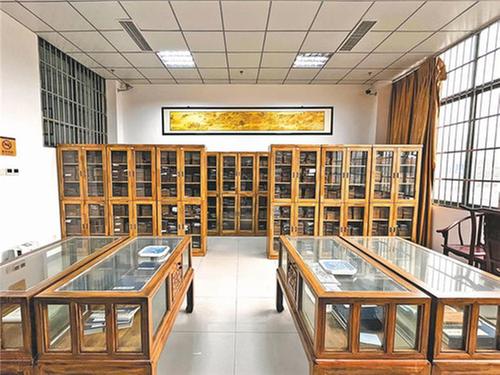 访江油图书馆 品李白诗词之美