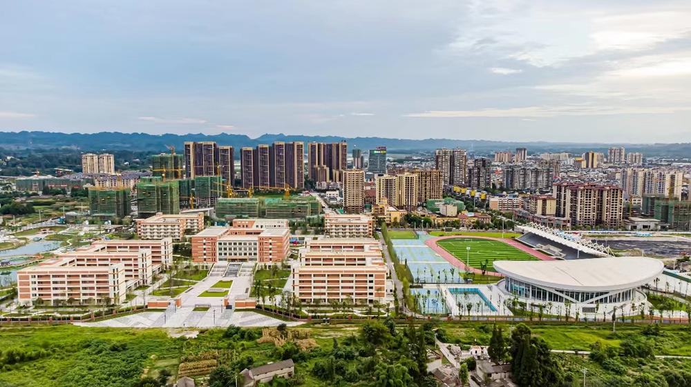 青神中学：全力护航新学期 凝心聚力谱新篇