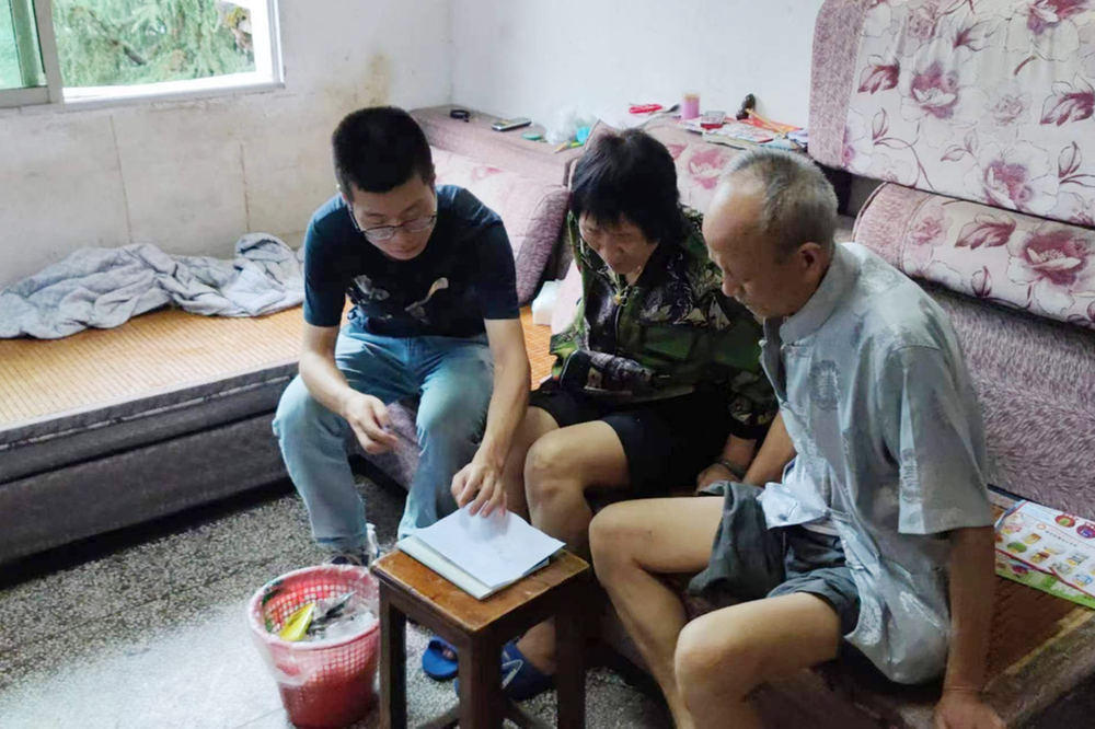 岳池县供销社开展走访慰问退伍军人活动