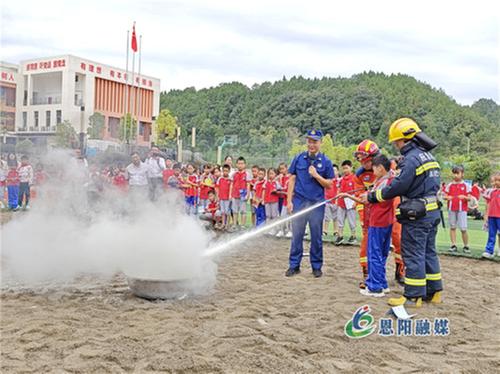 2023年恩阳区全国科普日暨防范邪教宣传月活动启动