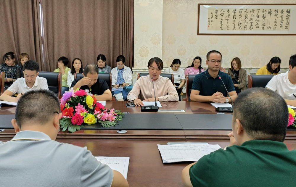 巴州区十一小开展班主任工作培训会