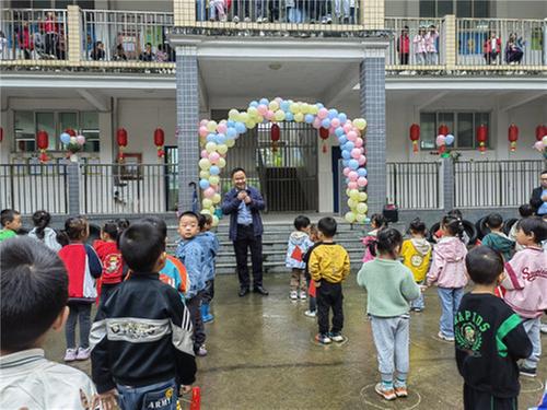 平昌县星光实验学校附属幼儿园开展“迎中秋·庆国庆”活动
