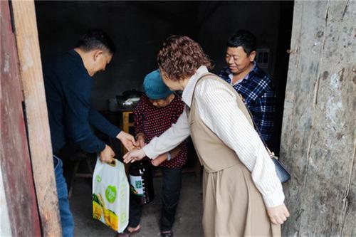 蓬安县科协深入石孔乡走访慰问帮扶对象