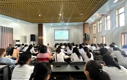 邻水县机关幼儿园：医校携手护航孩子健康