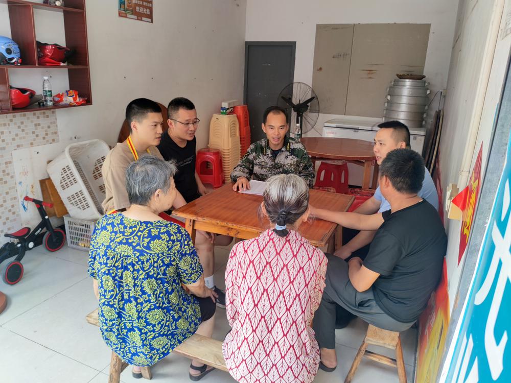 东兴区：严格政治考核 实行“阳光”征兵