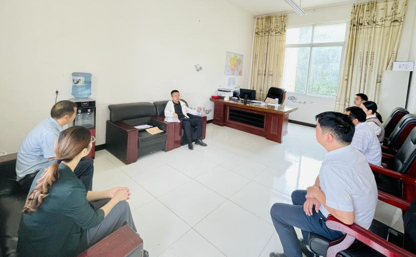 南江县副县长王春明深入八庙镇初级中学检查指导工作