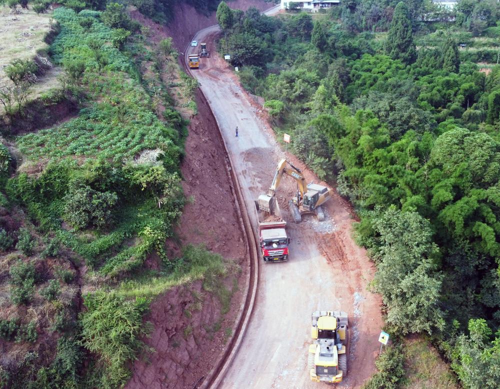 丹棱县：农村路网越织越密  农业产业越做越强
