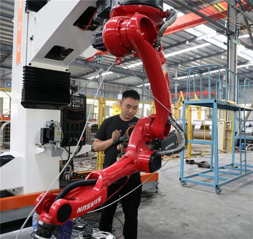 丹棱县：扩产线 增设备 安装调试忙生产