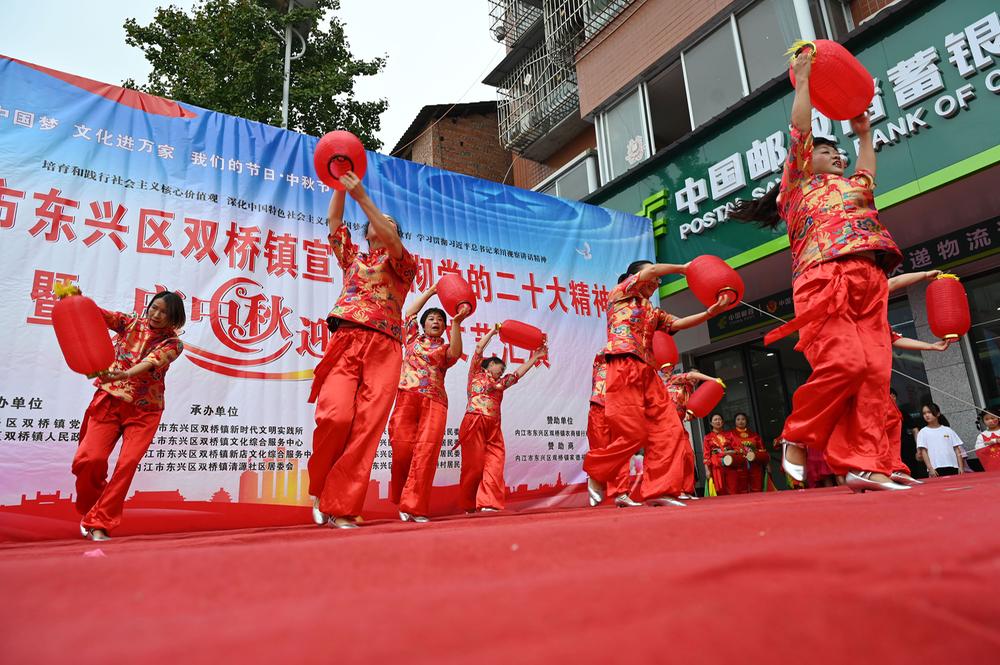 东兴区：欢度国庆“嗨”起来