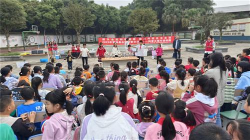 青神县：“科普大篷车”开进乡村小学，让学生感受科技魅力