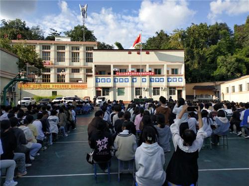  简阳市平泉街道开展“道路交通安全进校园”巡回宣讲活动