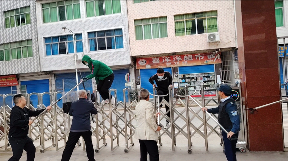 南江县关路镇九义校开展反恐防暴应急演练活动