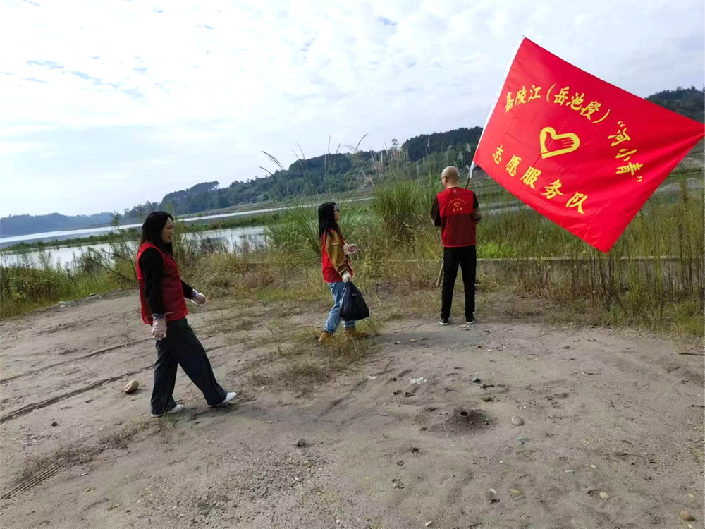 坪滩镇：共护嘉陵江  河小青在行动