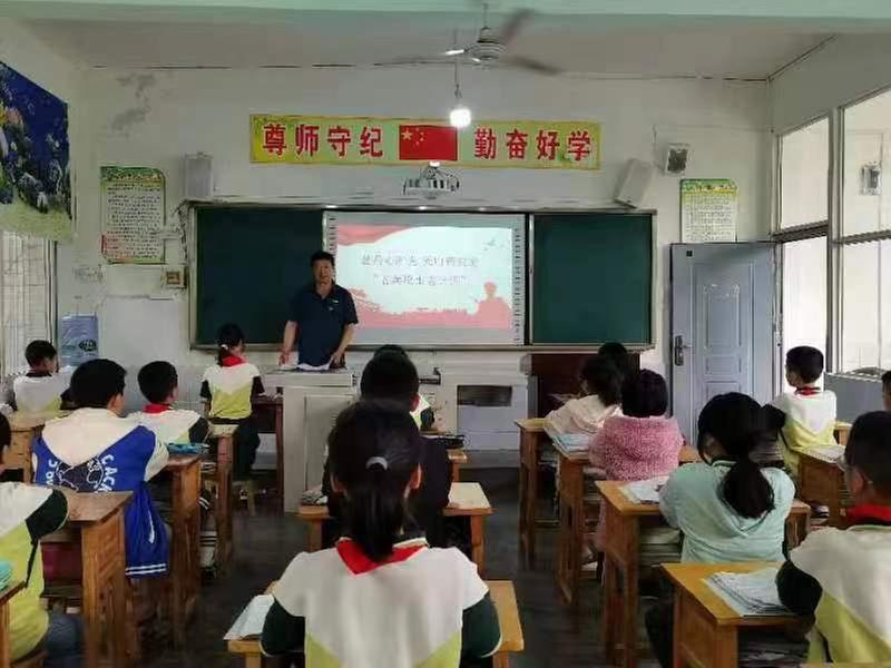 奉献余热映初心  退而不休育新人