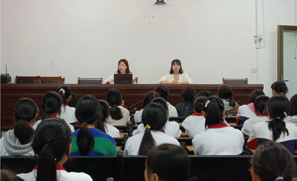 南江县大河中学召开女生工作会