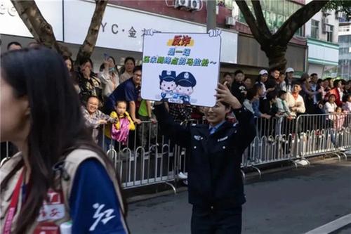 奔跑有风 一路有“警” 广安公安圆满完成2023广安红色马拉松赛安保任务