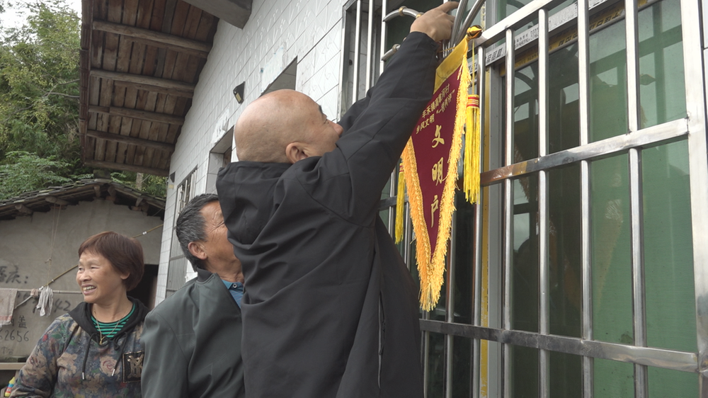 邻水县：“一榜两评”推动建设美丽宜居乡村