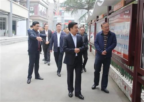 四川省中学校长协会专家组到巴中市第二中学开展入会考察