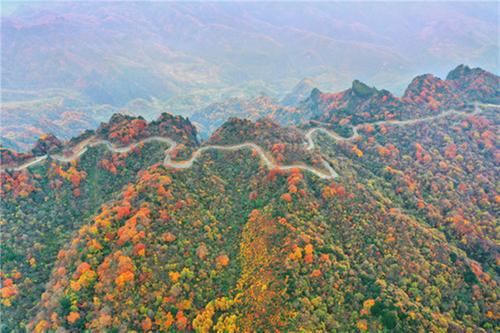 知名航拍摄影师“飞阅”盐井河大峡谷醉人秋色