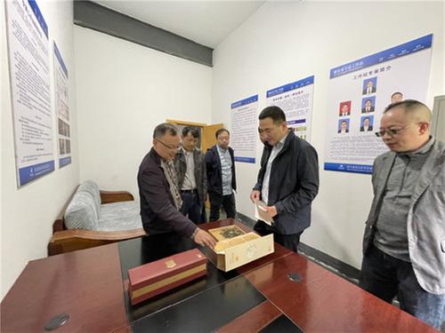 雅安市院士（专家）工作站考评组对跃华茶业开展2022年度绩效考评