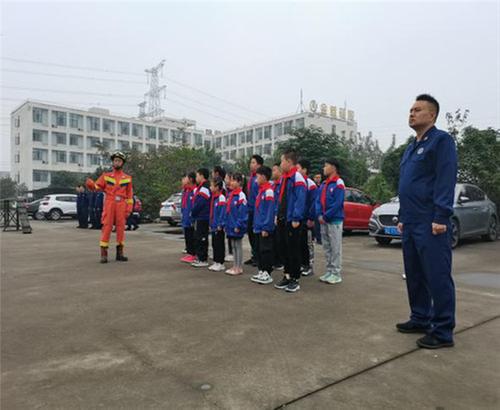消防“零距离” 安全伴“童”行