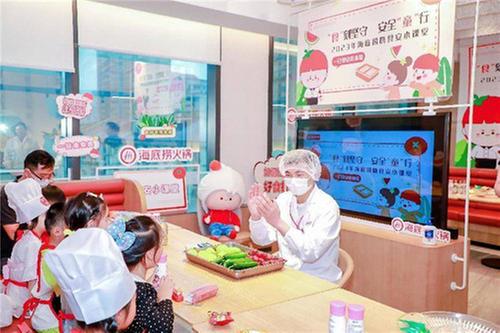 揭秘海底捞食安创新：如何让十几万海底捞员工人人懂食安？ 