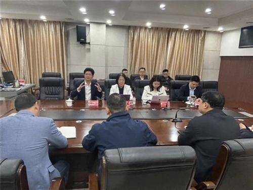 清华大学继续教育学院专家走进巴州区第六中学考察校园文化