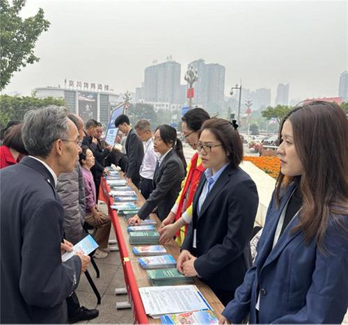 仁寿县人社局开展“社保服务进万家—全民参保 共享美好”主题宣传活动