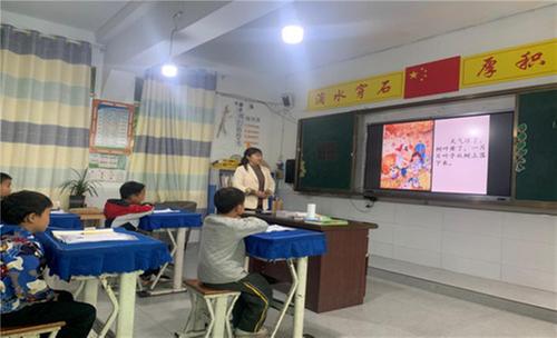 高塔镇金盆小学：课堂“大比武”助力青年教师专业成长