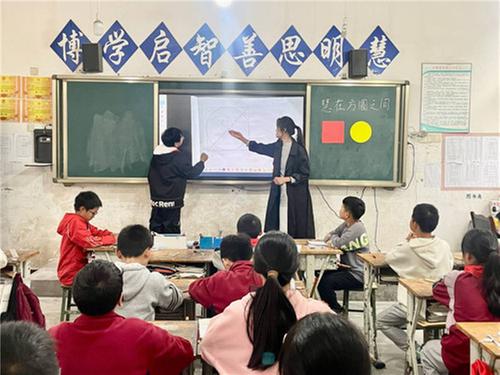 南江县大河镇小学开展青年教师数学课堂教学展评活动