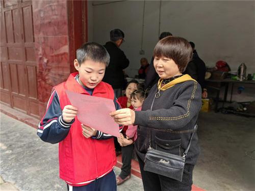 巴州区金碑小学学子走进社区宣讲消防知识