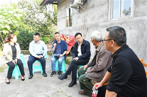 内江市市中区领导调研督导乡村振兴工作并开展巡河
