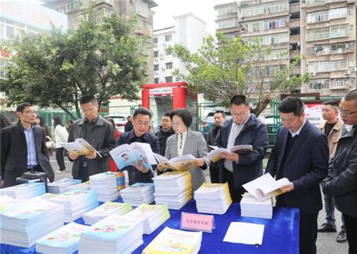 巴州区人大常委会领导赴巴师附小督查“双减”工作