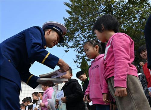 东兴区：消防安全进校园