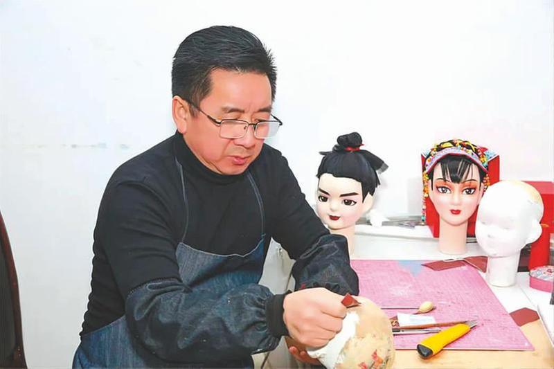 胡海：让更多人认识资中中型杖头木偶戏