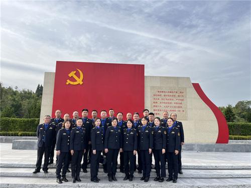 武胜县综合行政执法局开展“传承红色基因 赓续红色血脉”主题党日活动