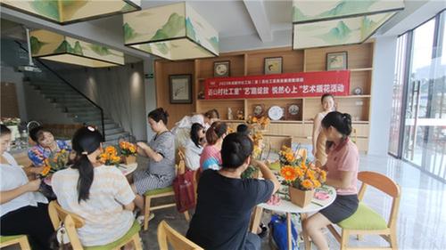 简阳市：“指尖经济” 为“她”增收