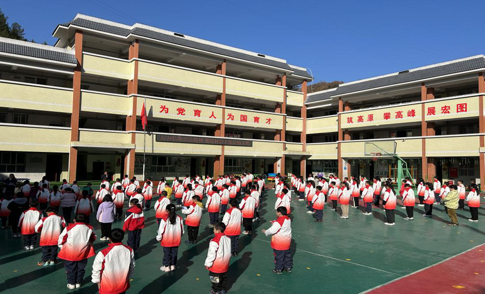 杨坝镇九年义务教育学校开展“宪法宣传周”宣传教育活动