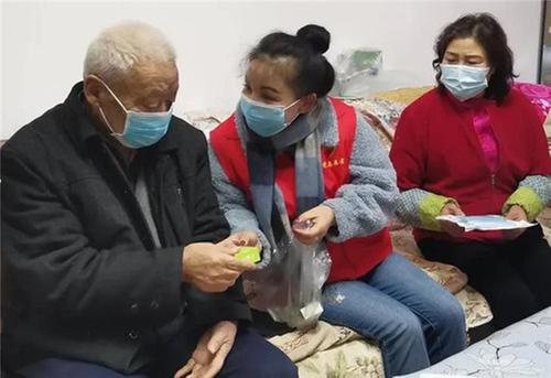 兴马镇：寒冬送温暖 爱心不降温