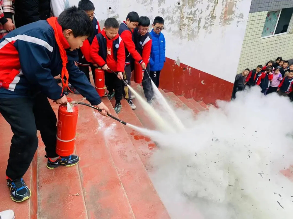 高桥镇九义校开展消防安全演练活动