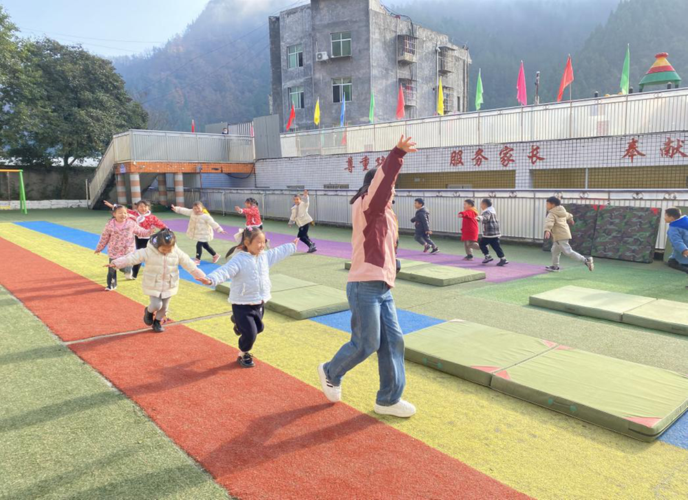 共育共学 共研共进